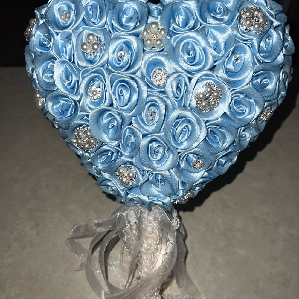 Blue Heart-Shaped Rose Bouquet with Pearls